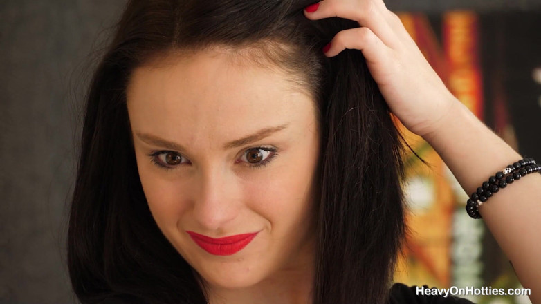 Heavy on Hotties: Drobna loszka Alice Drake lubi ostry seks z heavyonhotties stud...