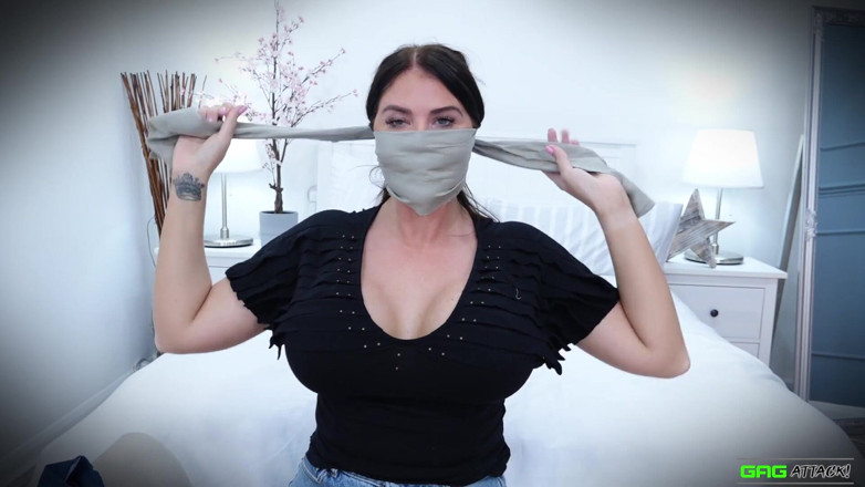 Gag Attack: Terri - sitter auto-bâillon