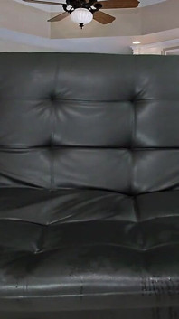 Orgasmo matrigna dalle grandi tette con un grande dildo e squirt