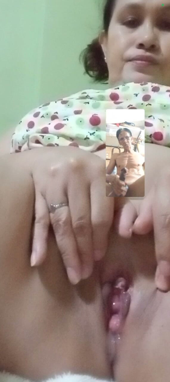 amadorrivera: She Makes Me Feel Better When We Do Video Sex...