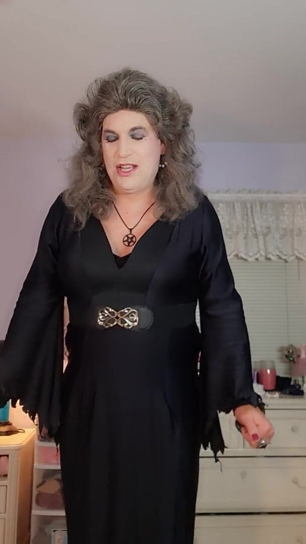 Victoria Lecherri: Happy Halloween From Countess Victoria Queen of the Damned!
