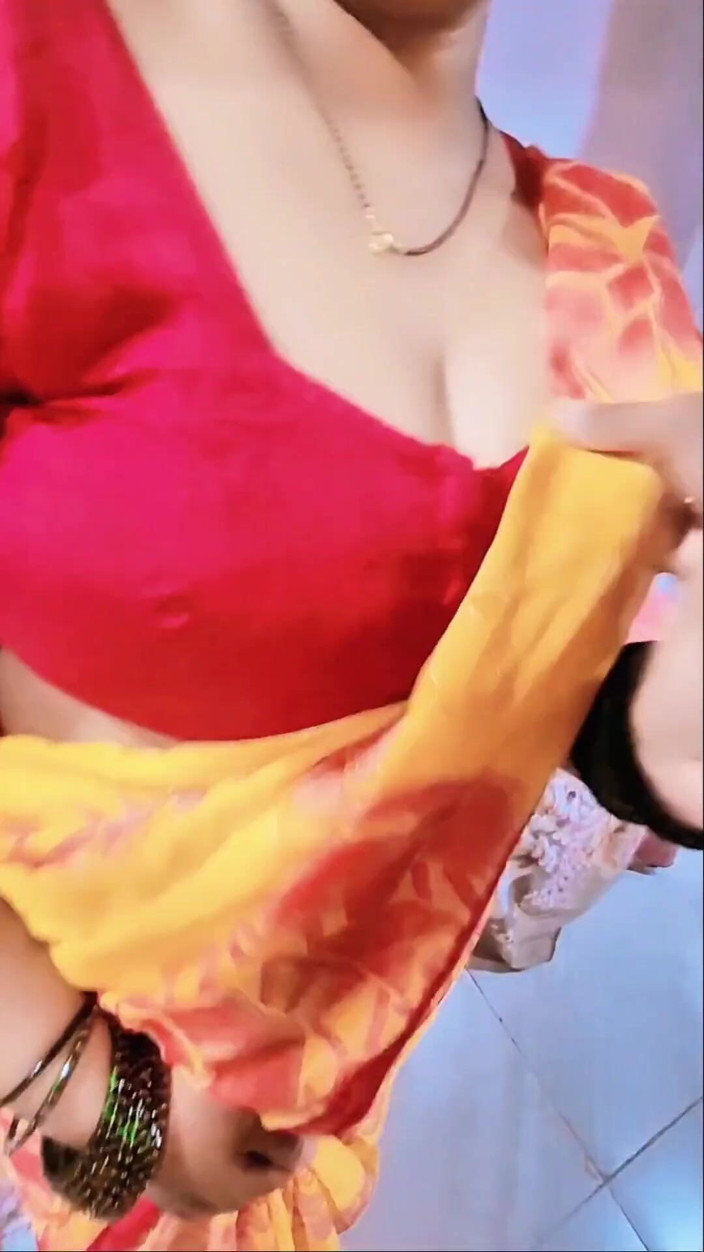 Sexybhabhi999: Marathi-dame lädt den freund ihres sohnes in ihr haus ein...