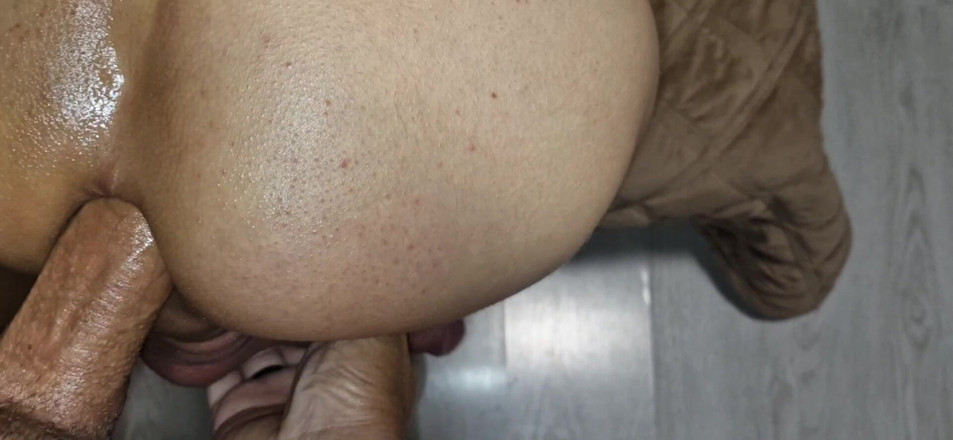 Dinar: Ich schiebe mein Sperma in den arsch der Sissy und...