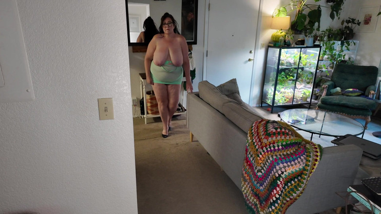 cutejayne: Une MILF BBW Pulpeuse À Gros Nichons Se Déshabille Et Se...