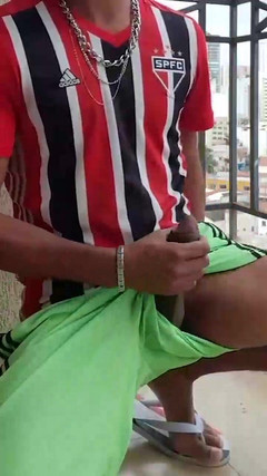 Vida Noite: Zvedání venku na zadní verandě, zatímco sousedé jdou od