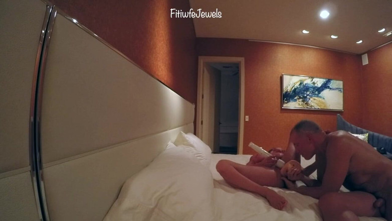 FitwifeJewels: Soukromé video - manžílek používá na mě obrovské dildo - spousta orgasmů