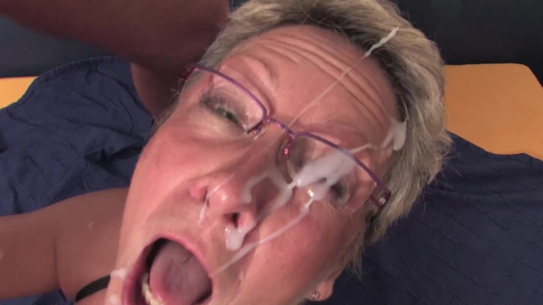 Mature Climax - 100% Mature Videos: Rondborstige rijpe slet berijdt de pik van een man
