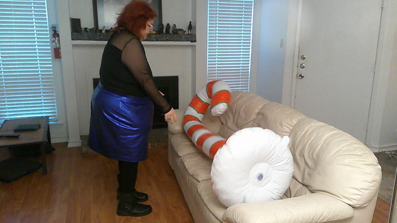 BBW nurse Vicki adventures with friends: Büyük güzel hemşire Vicki şeker bastonunu ezmeye mi çalışıyor?