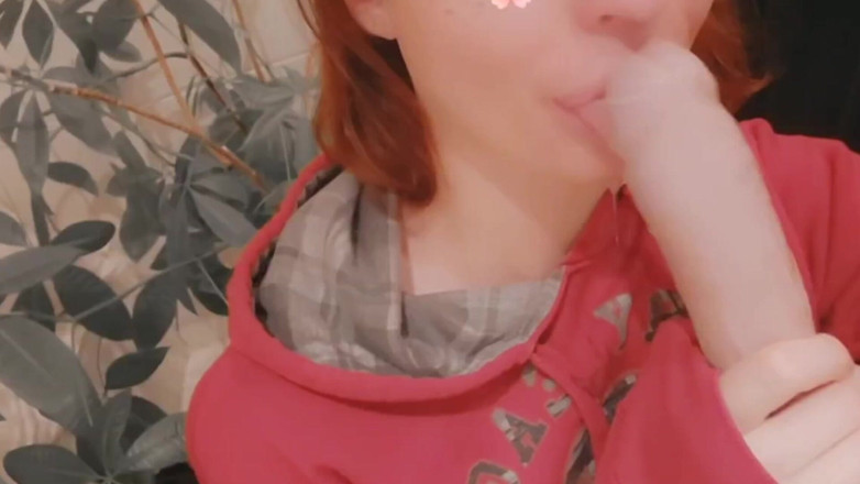 TiSIssyTi: Maricas Femboy provocando você chupando vibrador e cuspindo