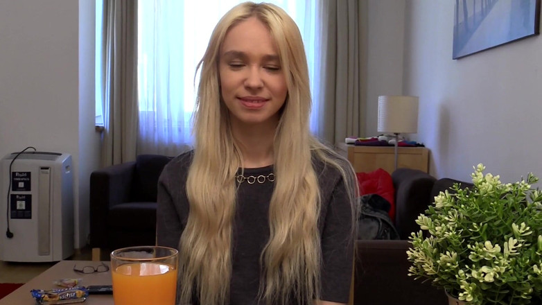 Watch Dirty Movies: O studentă sexy are nevoie de bani - Interviu