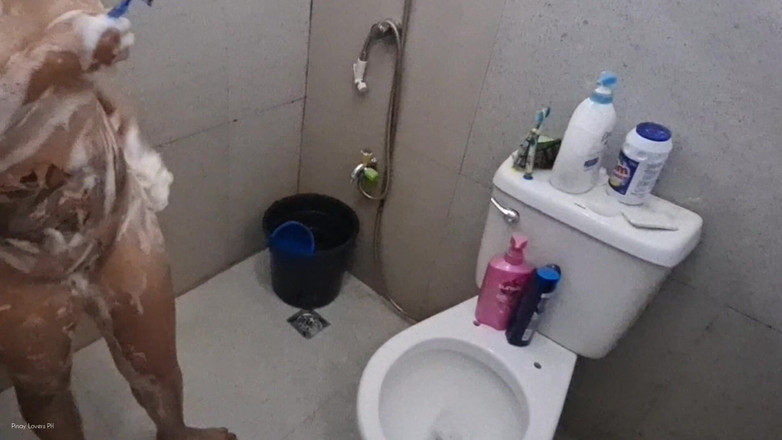 Pinay Viral Scandal: Nachytal jsem svoji nevlastní sestru nahou v koupelně, tvrdě ji...