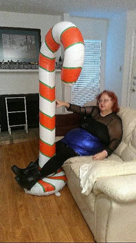 Sestřička Vicki Modeluje Svůj Sexy Outfit Končící Cukrovou Holí Na Vánoce!