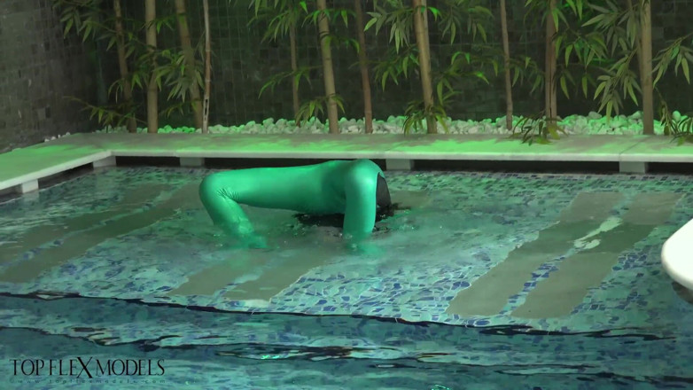 Flexilady: Sorpresa en la piscina del hotel
