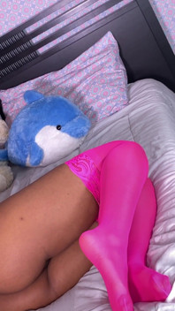 La bella e rosa figa gioca con la sexy Nina Rivera
