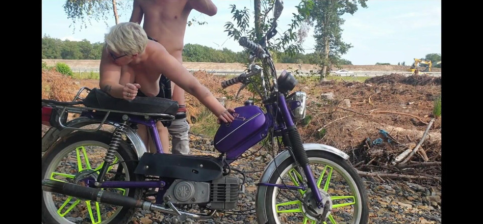 UserBitch1: Felación Y Follada En El Bosque