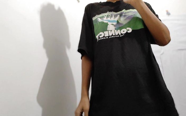 desigirl93: Gadis sekolah dengan memek sempit ini menggoda cowok berbulunya untuk...