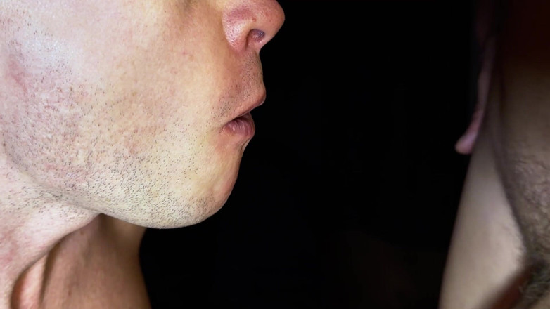 Alex & Kevin: Глубокая глотка крупным планом • Глотка до предела • грязное полное глотание