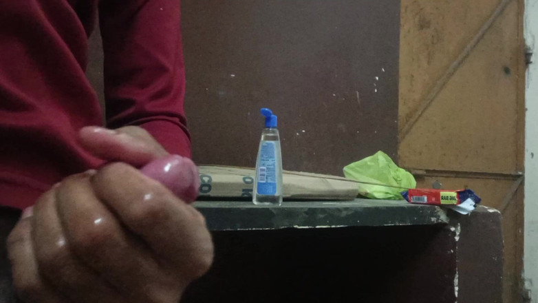 Brijesh 270: मेरी पत्नी मुझे घर पर अकेली छोड़ देती है लेकिन मेरा पड़ोसी हमेशा मुझसे मिलने आता है