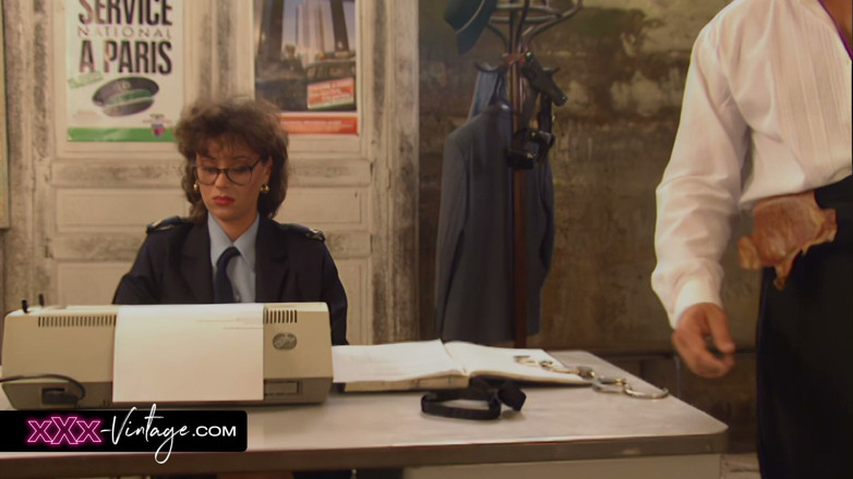XXX-Vintage: Orgie na policejní stanici
