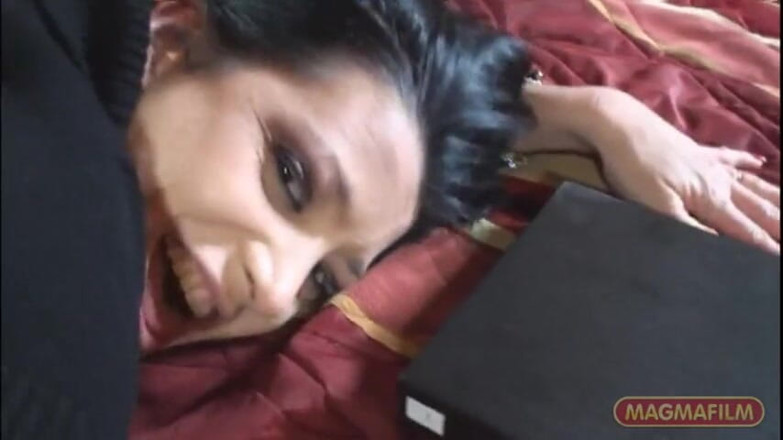Magmafilm: Brunetka MILF z Francji uwielbia seks analny