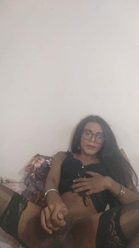 Awek banci India memancut mani dalam stream langsung dan makan minum semua susu manisnya