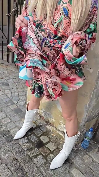 Flexble Hanna: Caught Me Pissing Outdoor but It Didn't Stop Me