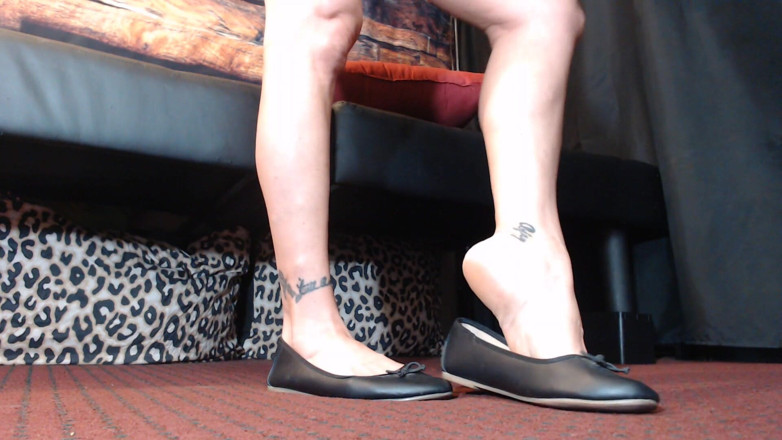 Abby Anna: Ballet flats shoe play tiptoes