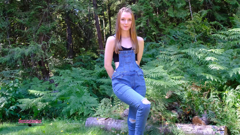 Destination Kat: Cewek seksi lagi asik masturbasi memeknya sampai kencing