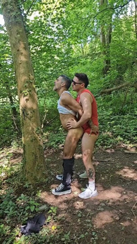 Fudendo padrasto italiano quente em floresta cruzando em pêlo