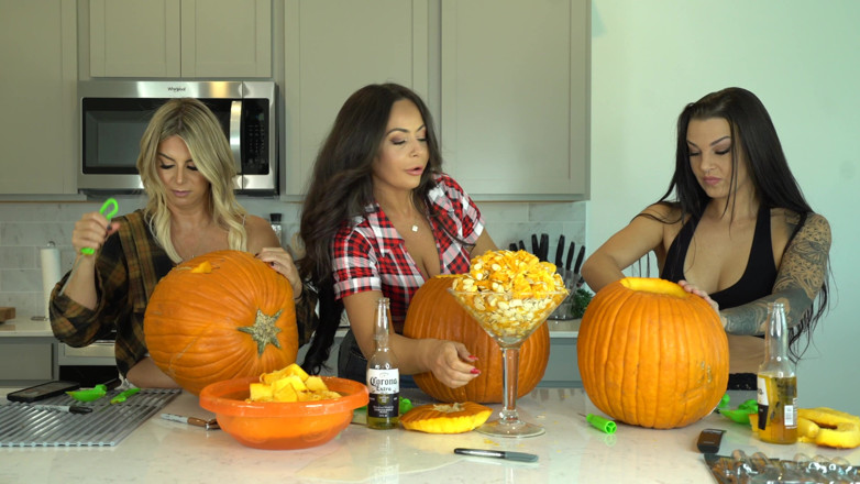 Evelin Stone: Kiki Mariah_970 Evelin Carve Pumpkins Nude Photoshoot After