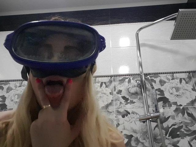 Very Hot Blonde Dancing in the Bathtub with a Mask and Massaging My Breasts and My Nipples Are so Hard! (Larisa Cum)