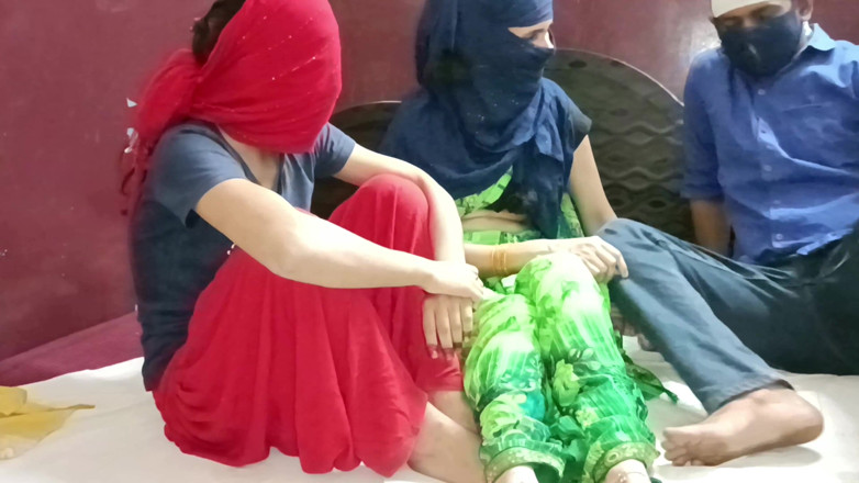 HousewifeGeeta: Ibu tiri tetangga dan pacarnya lagi asik ngentot bareng-bareng