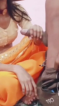 हॉट भाभी पकड़ी जाती है और देवर द्वारा चुदाई की जाती है