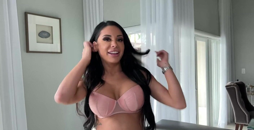 J-Mac: Chicos esta pequeña cracker de fuego tiene Ddd, podría decir...