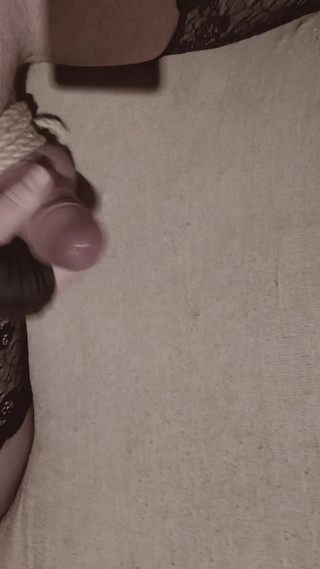 thora_mystique: Jizzed v punčochách se svázanými koulemi