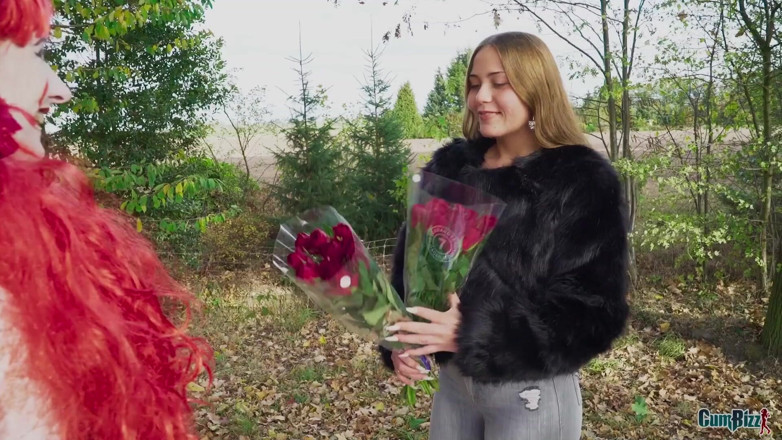 Cumbizz: Holandská halloweenská teenagerka polyká každou nálož spermatu