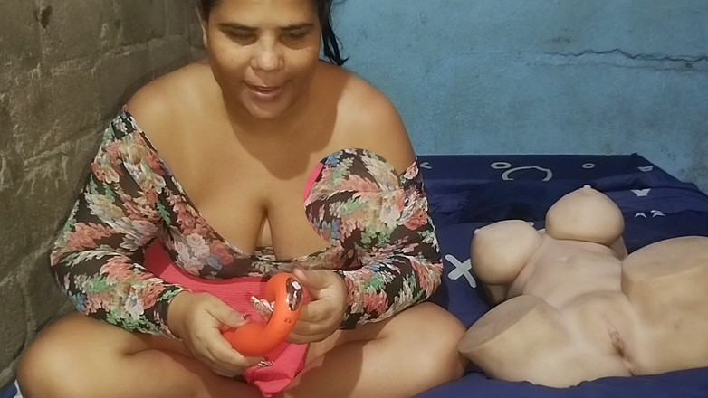 Adribella69: Streaming en direct avec ma poupée tantaly. Répondre aux questions...