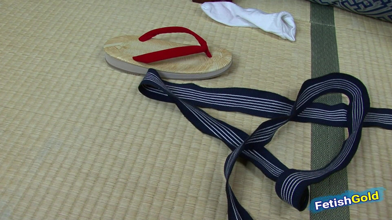 Fetish Gold: Sexy asijská holka si užívá potěšení staršího chlapa s velkým...