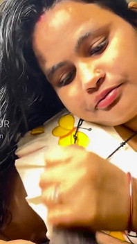Une demi-sœur desi canon et sexy taille une pipe et se fait baiser, hardcore 