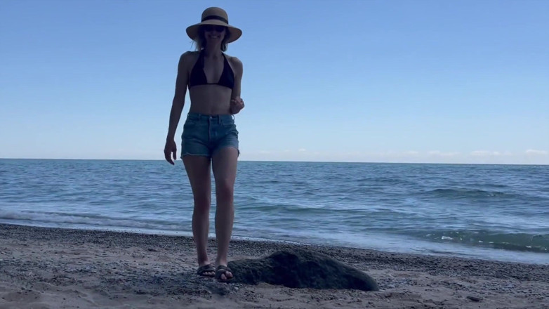 Serenity Cox: Żona pieprzy męża i jego przyjaciela na plaży i dostaje...