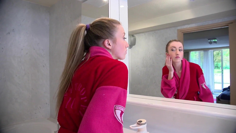 6-movies: Blonde teen masturbating in bathroom with shower head