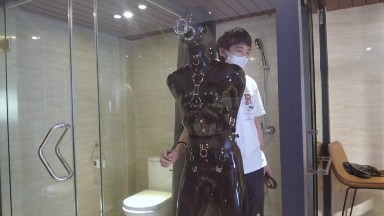 Aisan girl bondage: Mz20 - the Girl in Latex Clothing Locked in a Glass...