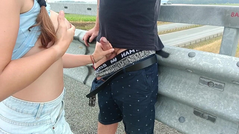 JonDickFlash: Публічний секс на шосе