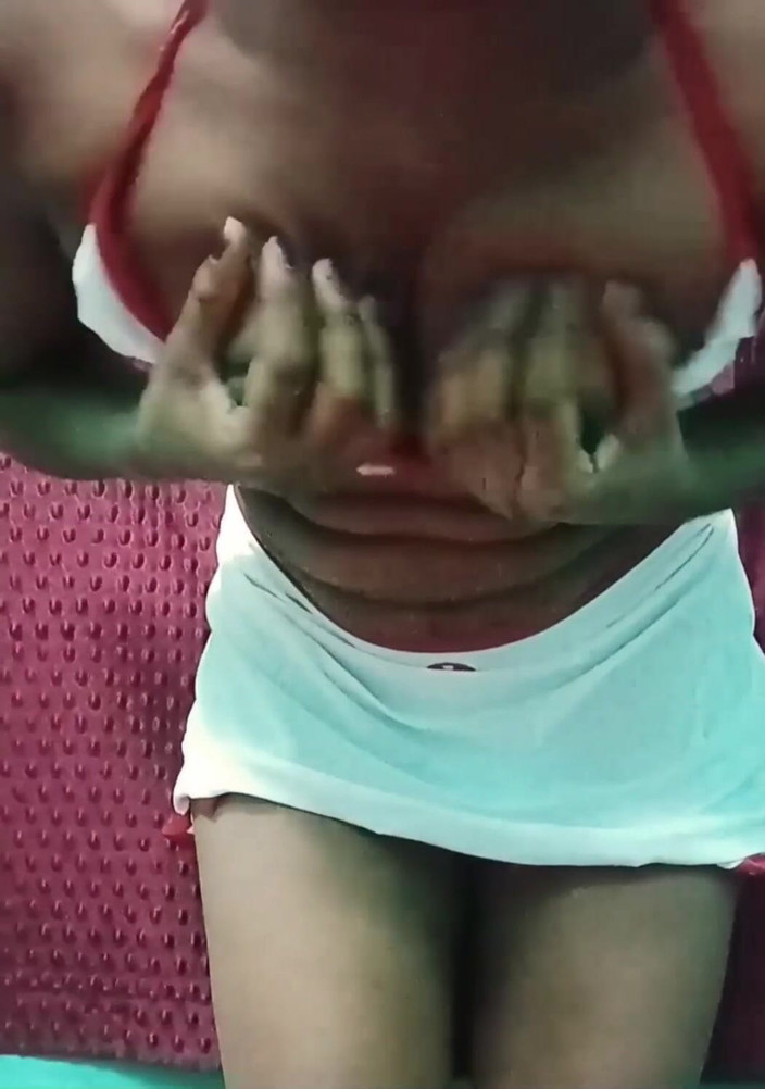 Liniqueen12: Infermiera sexy tamil parlando