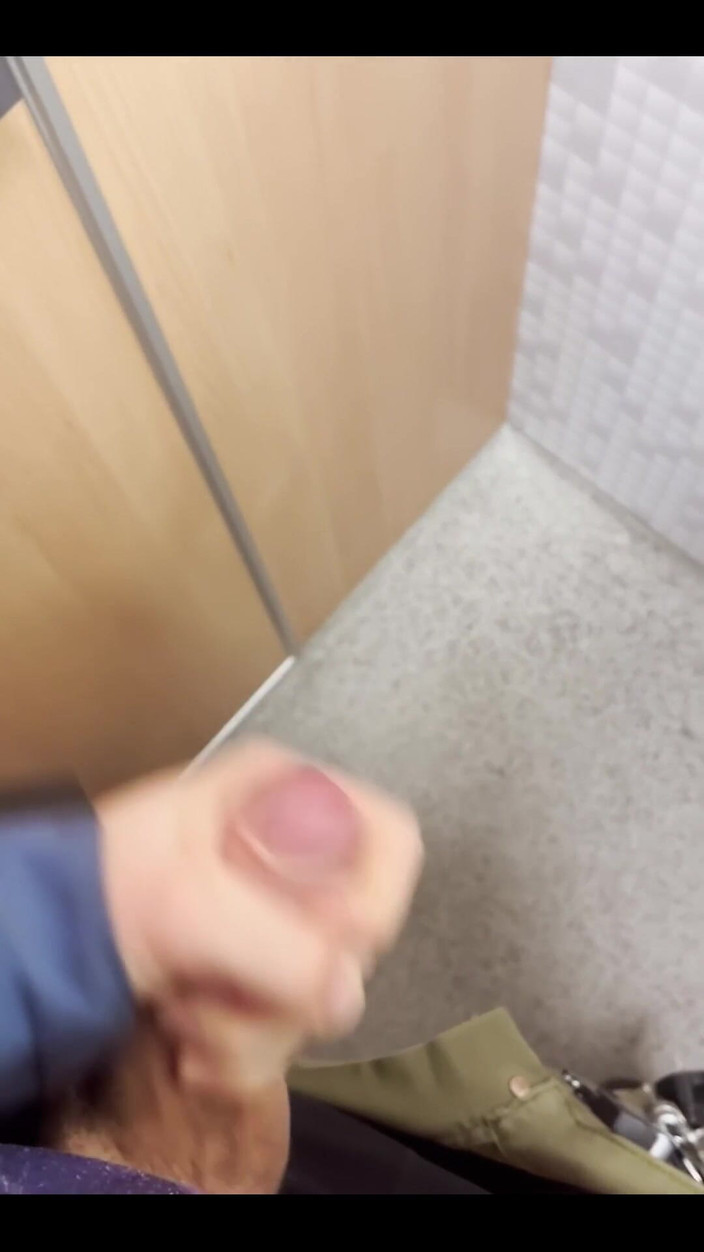 Caruso Rainbow: Pause rapide dans les toilettes du train