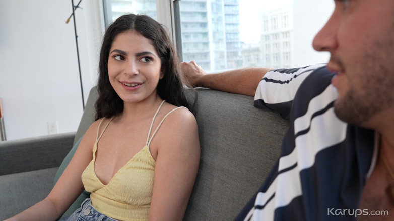 Karups Hometown Amateurs: La teen latina con un gran culo prende un po'...