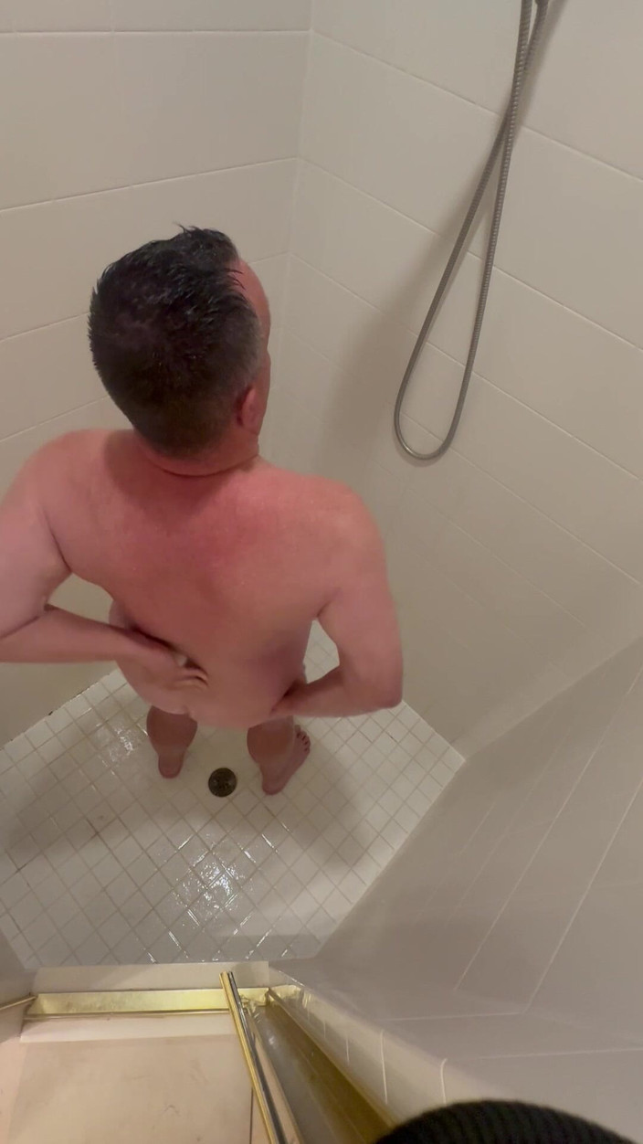GottaLuvBB: Cam unter der dusche