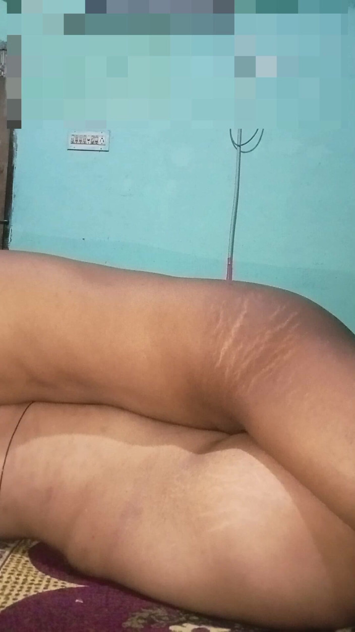 desilaunda96: First Time Indian 18-year-old Girl Has Sex with Tight Pussy in...