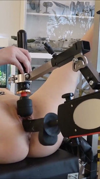 Nô lệ tình dục già bị trói không phòng vệ bị lạm dụng và đụ cho đến khi tôi xuất tinh vào bên trong cô ấy 2