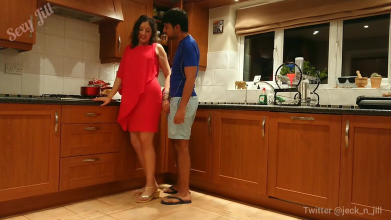 POV_Indian: Bhabhi Devar Hindi romantiek - Indische stiefzus leert hoe ze een...